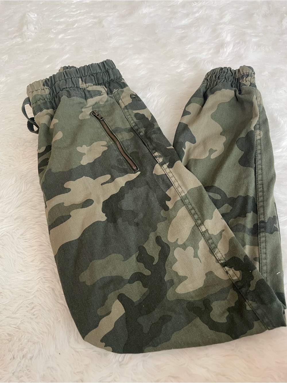 Aritzia TNA Olive Green Camo Jogger Pants Size XXS